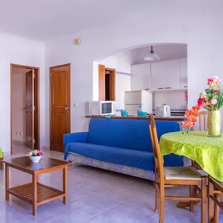 Apartmanhotel Cantinho Do Mar 4*