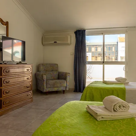 Apartmanhotel Cantinho Do Mar 4*